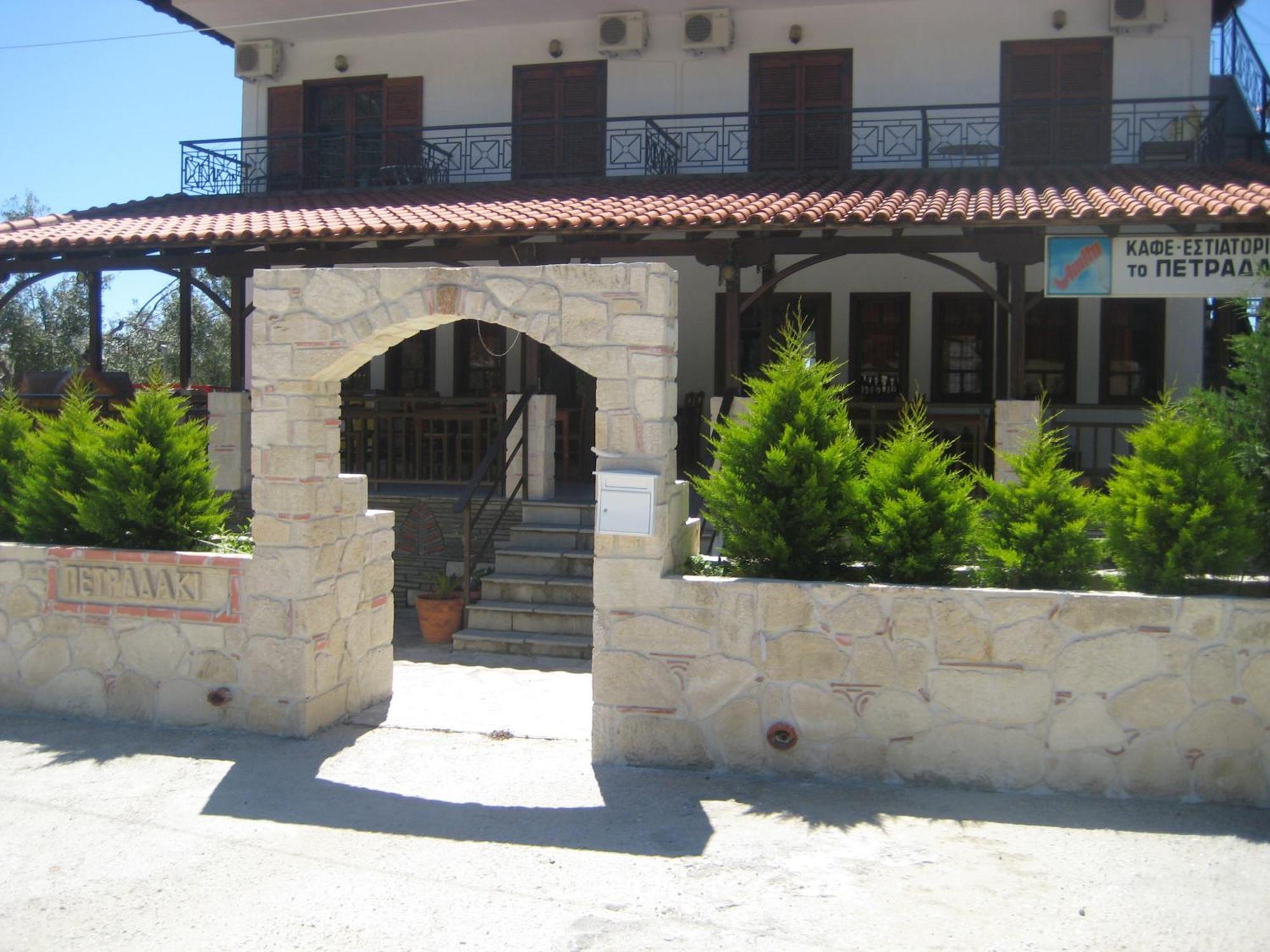 Petradaki Apartments Мола-Каліва Екстер'єр фото