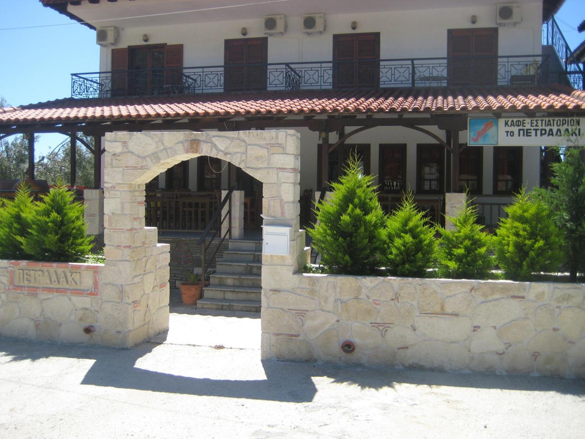 Petradaki Apartments Мола-Каліва Екстер'єр фото