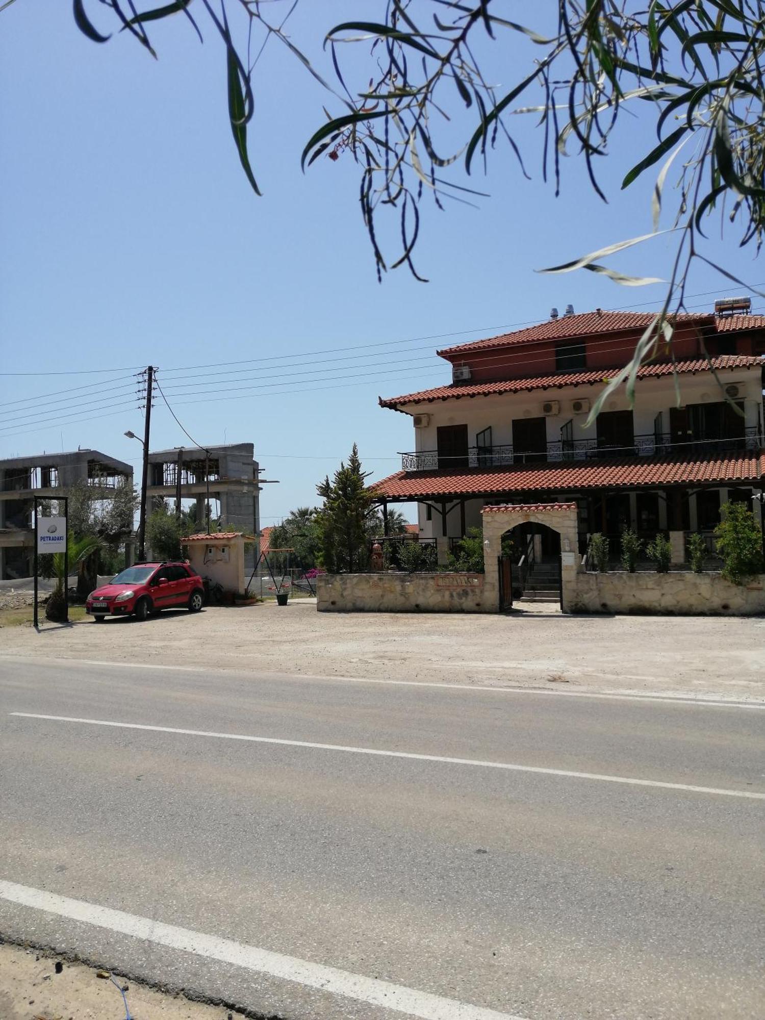 Petradaki Apartments Мола-Каліва Екстер'єр фото