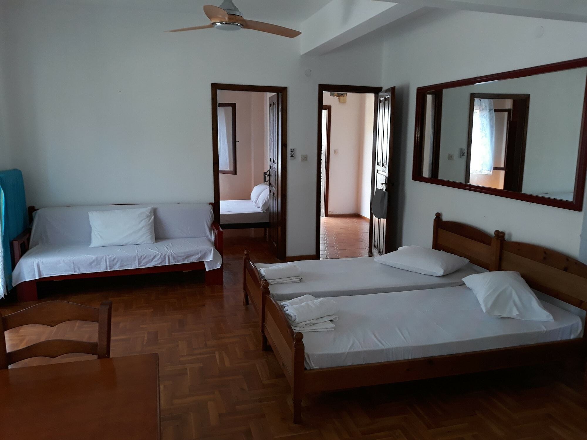 Petradaki Apartments Мола-Каліва Екстер'єр фото